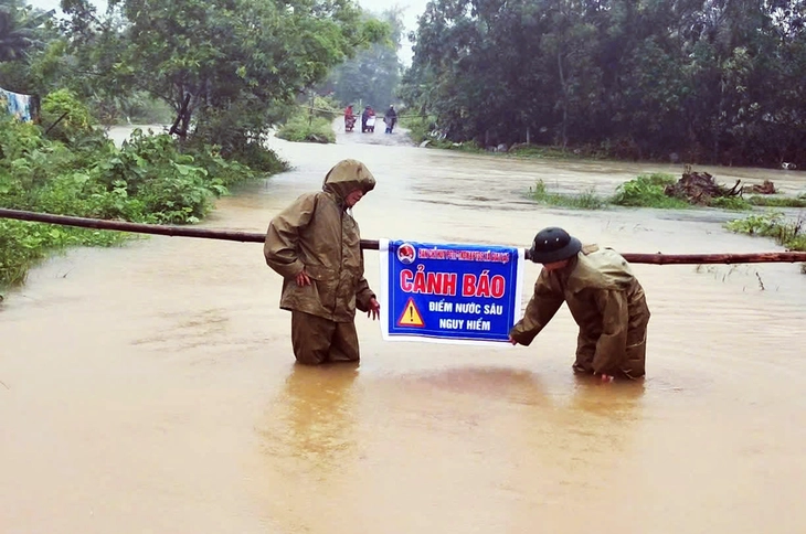 MIỀN TRUNG KHẨN TRƯƠNG KHẮC PHỤC HẬU QUẢ SAU BÃO KAJIKI