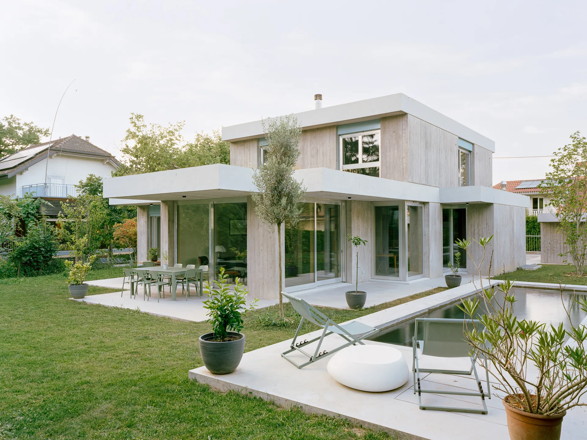 Pregny-Chambésy | Biệt thự mang vẻ đẹp của sự tiết chế và bền vững.