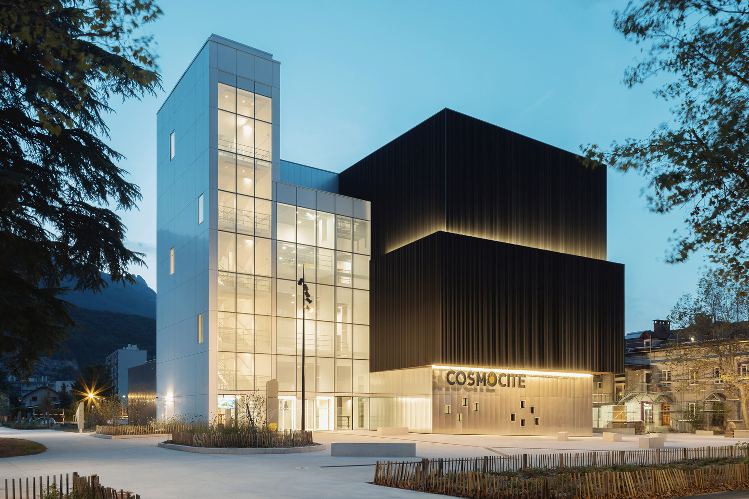 Trung tâm Khoa học Cosmocité | Hành trình khám phá vũ trụ giữa lòng Pont-de-Claix