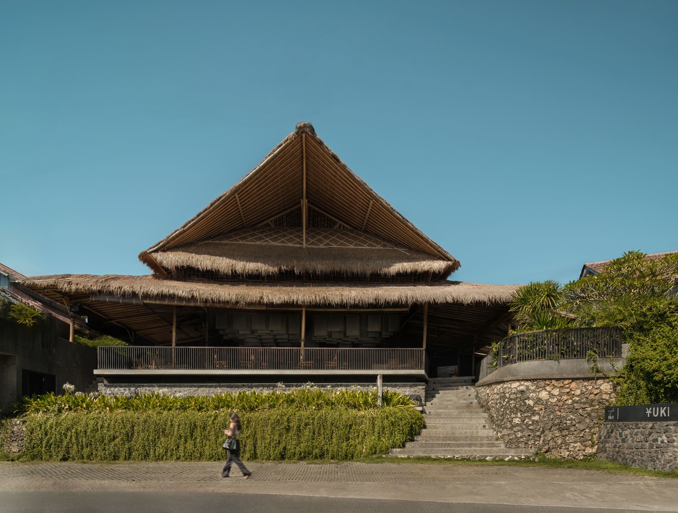 Yuki Uluwatu – Quán Izakaya Nhật Bản kết hợp kiến trúc truyền thống Bali