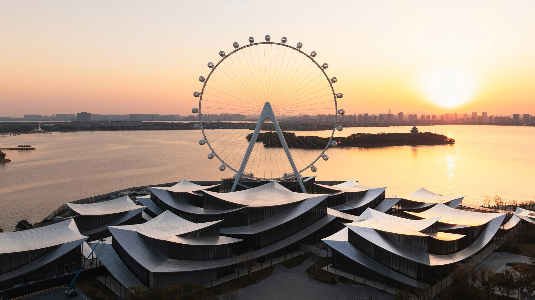 SUZHOU MUSEUM OF CONTEMPORARY | Bảo tàng Nghệ thuật Đương đại Tô Châu với phần mái uốn lượn như dải ruy băng