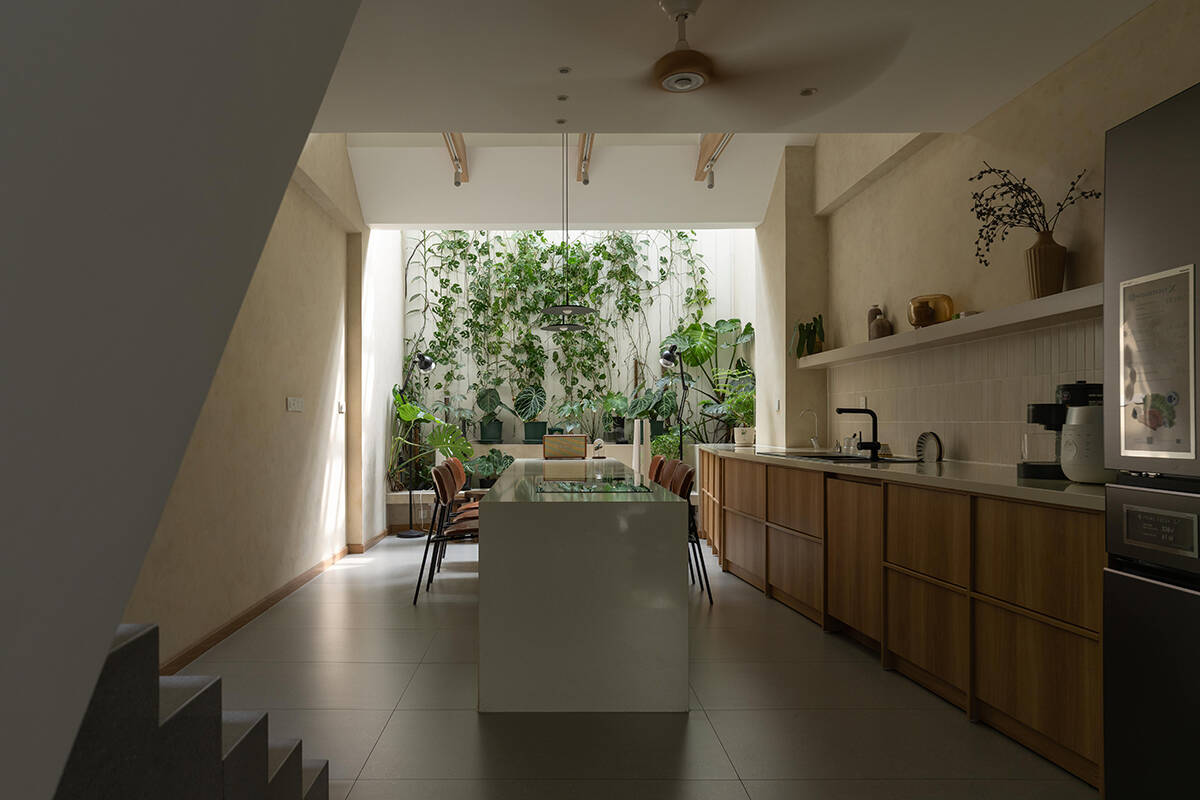 A.K Home | Cách một ngôi nhà 70m² tìm được ánh sáng và gió trong đô thị