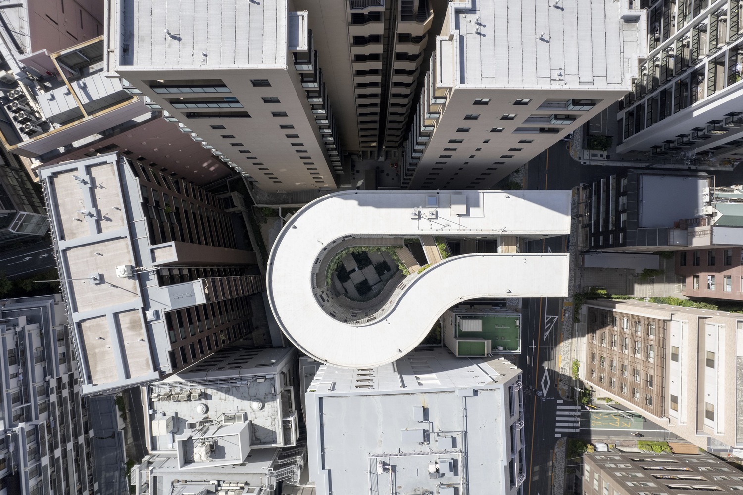 TENJINCHO PLACE APARTMENT COMPLEX | “Ốc đảo ánh sáng” giữa những khối bê tông Tokyo