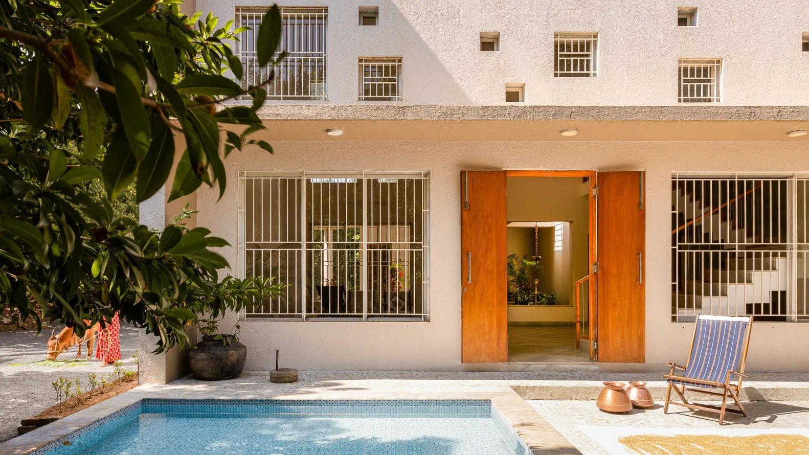 PARNASAMBHAR | Biệt thự nghỉ dưỡng giữa tán chikoo và hơi thở biển Ấn Độ