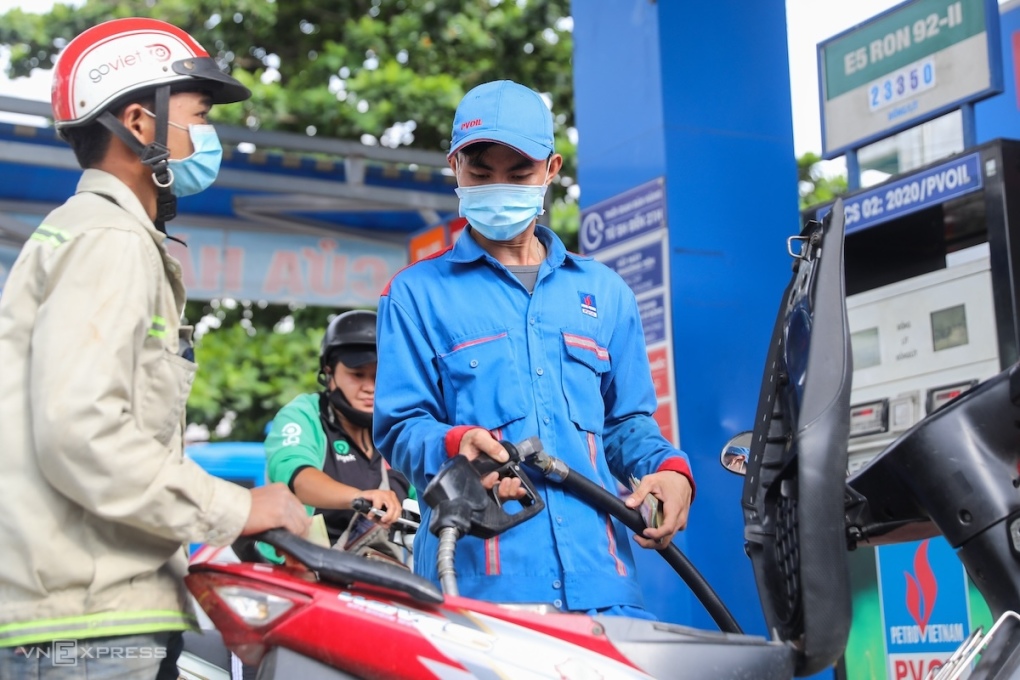 Giá xăng lên gần 22.500 đồng một lít