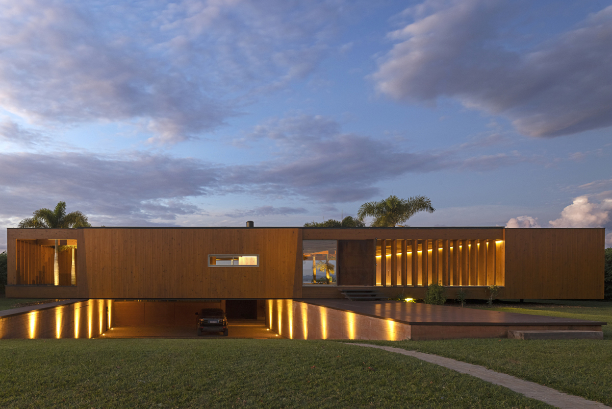 Ngôi nhà lơ lửng cách mặt đất 80 cm